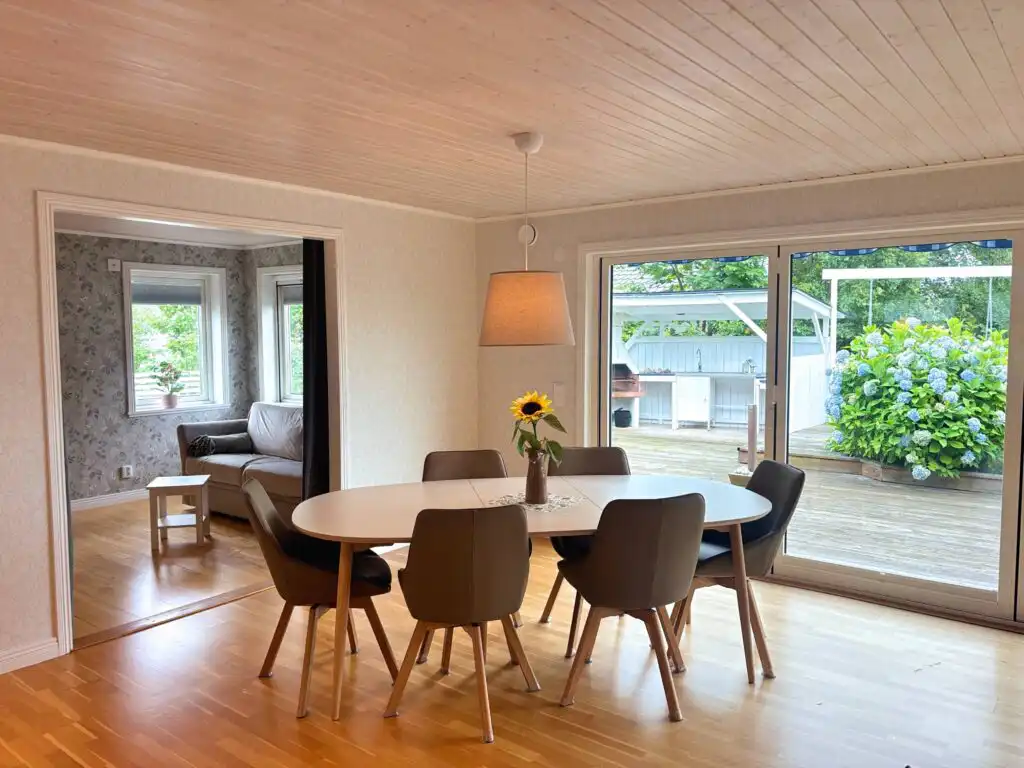 Großer Essbereich für die ganze Familie im Ferienhaus Blå Havet