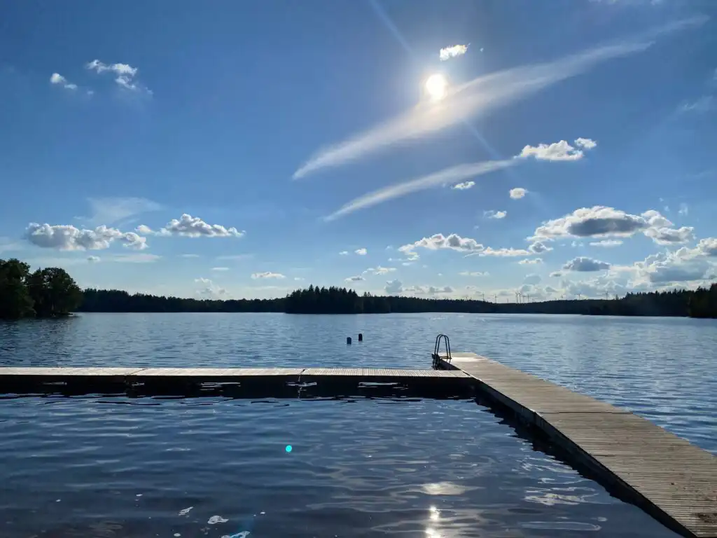 Badesee in der Natur bei Åseda in Småland