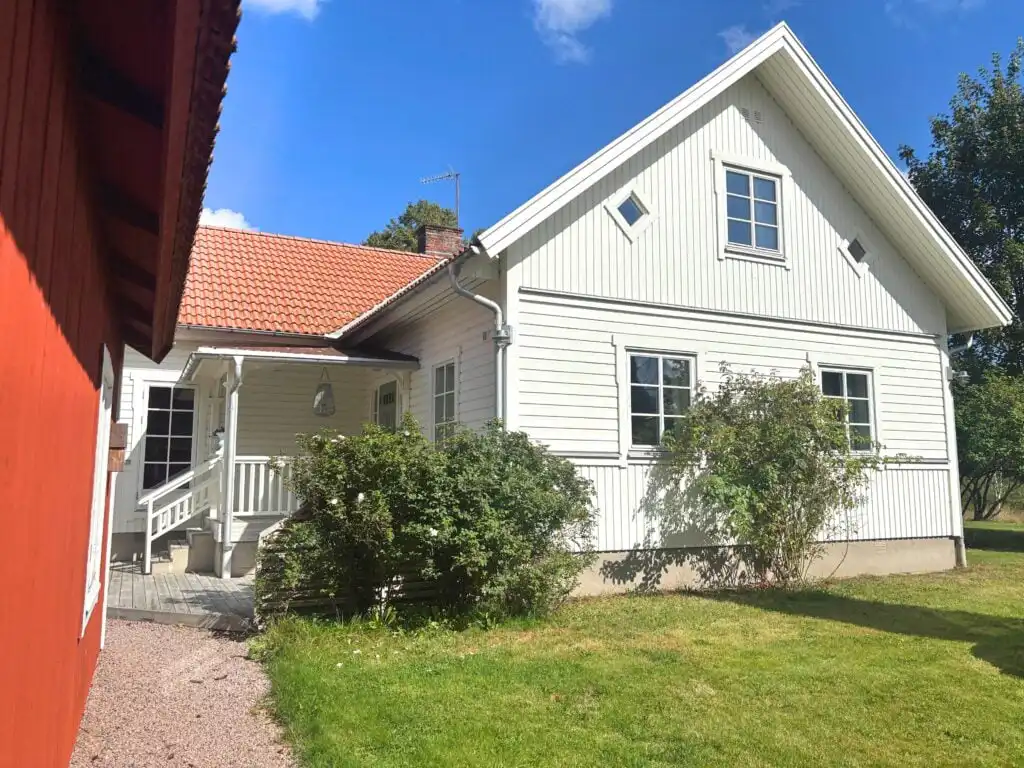 Traditionelles weißes Landhaus Linnéagården in Småland