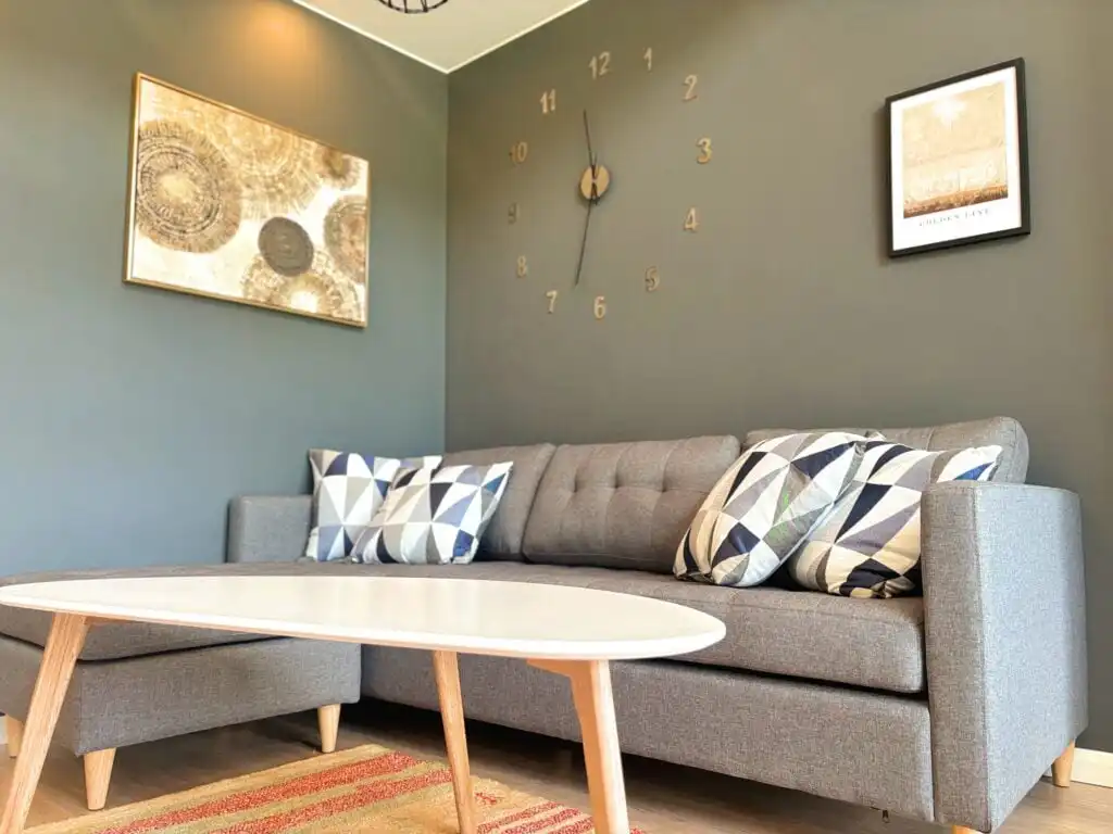 Gemütliche Sofaecke im Ferienhaus Linnéagården in Småland