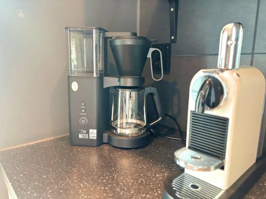 Kaffeemaschine und Nespresso-Maschine im Ferienhaus Linnéagården