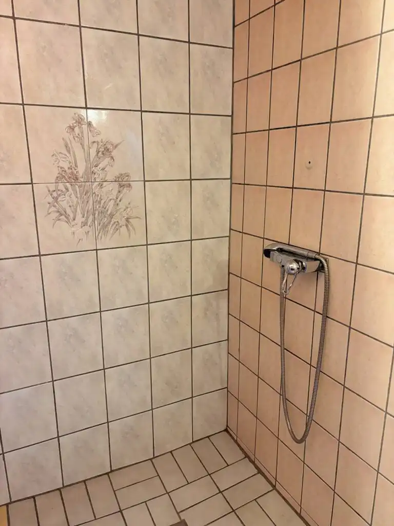 Zusätzliche Dusche im Saunabereich des Linnéagården
