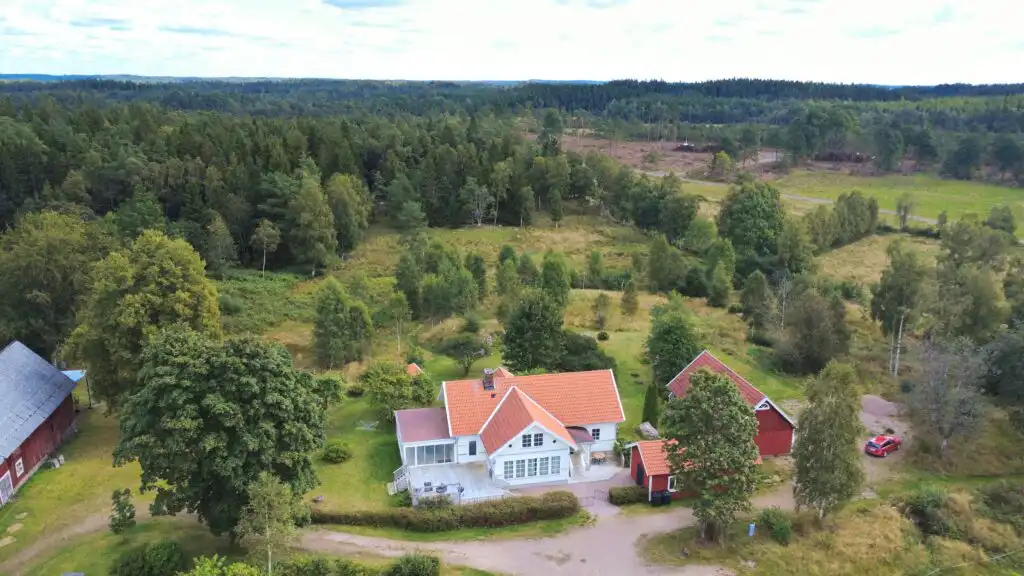 Ferienhaus Linnéagården in ruhiger Alleinlage zwischen Wäldern und Wiesen