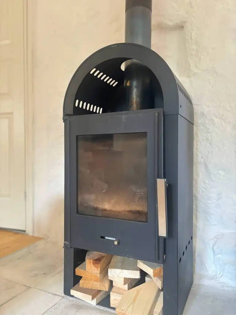 Kamin für gemütliche Abende in der Villa Pelle in Fagerhult