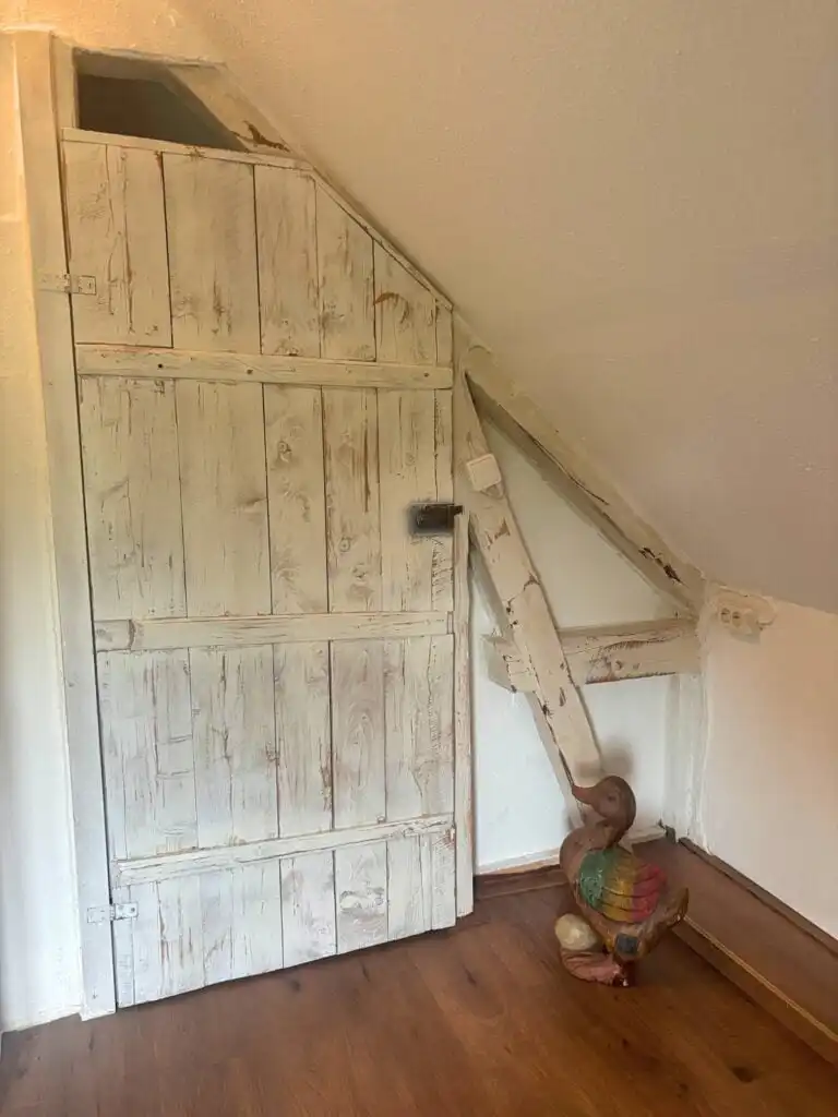 Rustikaler Innenbereich im traditionellen Schwedenhaus Villa Pelle
