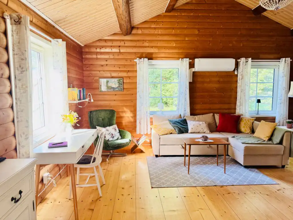 Gemütliches Wohnzimmer im Ferienhaus Sommerlycka in Fågelfors