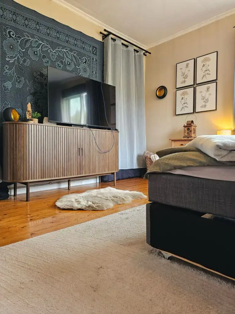 Wohnbereich von Häxans Hus mit Smart-TV