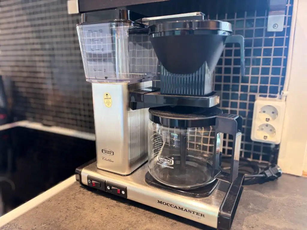 Kaffeemaschine in der Küche von Hus Västerlyckan in Blekinge