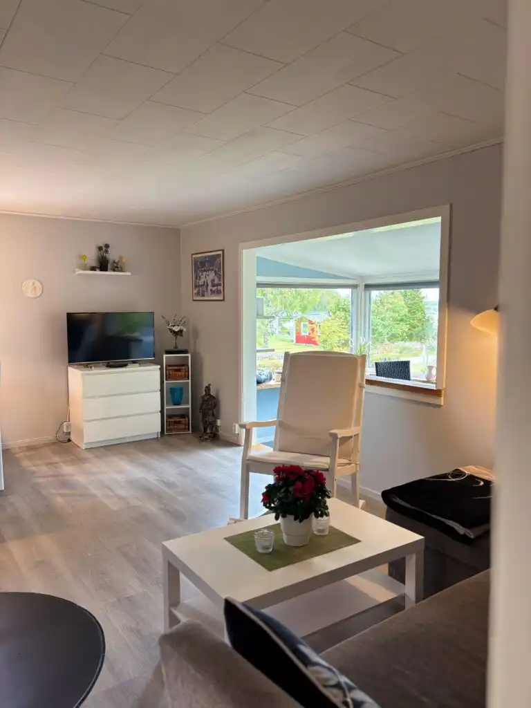 Wohn- und Essbereich im Hus Västerlyckan in Saleboda