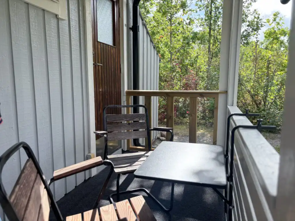 Terrasse mit Sitzbereich im Ferienhaus Västerlyckan