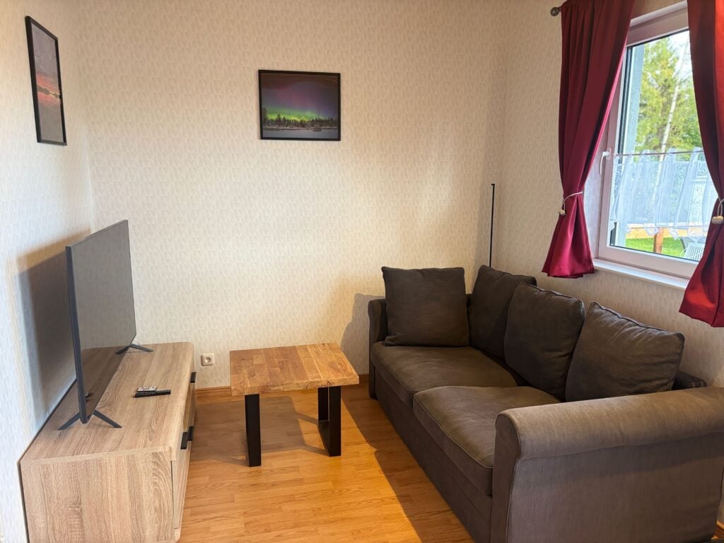 Wohn- und Essbereich in der Stuga Långban in Värmland