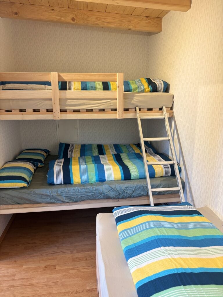 Etagenbett in der Stuga Långban bei Filipstad
