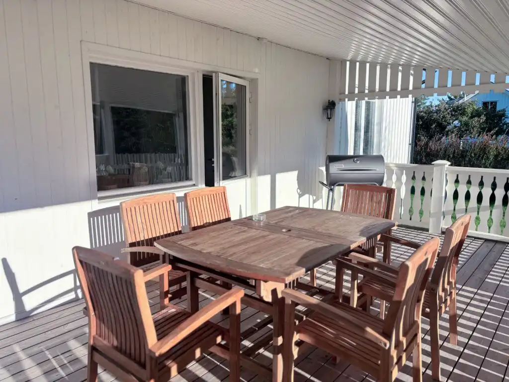 Überdachte Terasse im Ferienhaus Sunny in Råda bei Hagfors