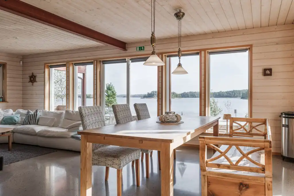 Essbereich mit Meerblick im Haus Blankavik an der Ostseeküste